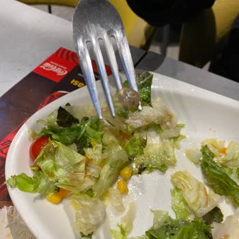 Tavuk Dünyası Salatasından Salyangoz Çıktı