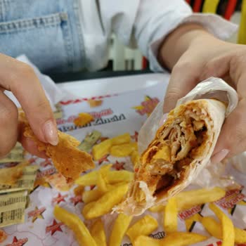 Gebze Öncü Dürüm'den Bayat Patates Dolu, Kupkuru Dürümler