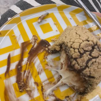 Pavlova Bakery & Cake Tatlıdan Demir Çıktı