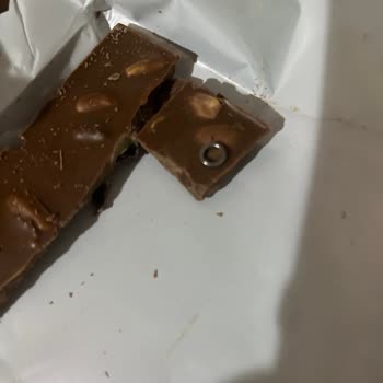 File Market Harras Çikolata İçinden Metal Halka Çıkması