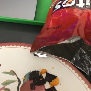 Doritos Hot Corn'dan Çıkan Siyah Küflü Cisimler