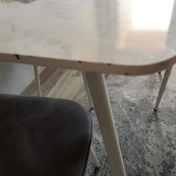 Bellona Arte Masa Tablasının Kenar Kısımları 1 Hafta İçinde Soyuluyor