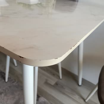 Bellona Arte Masa Tablasının Kenar Kısımları 1 Hafta İçinde Soyuluyor