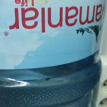 Yamanlar Damacana Suyun İçinden Kara Sinek Çıktı