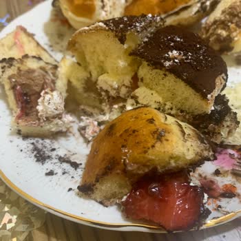 Kadıköy Kemal Usta Waffles'tan Aldığım Çilekli Çikolatalı Berliner Bozuk Ve Küflü Çıktı!