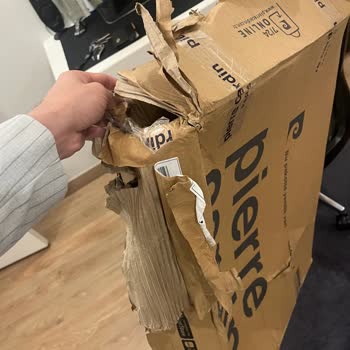 Pierre Cardin Giyim Aras Kargo'da Islanmış Ve Faturasız Ürün Gönderdi