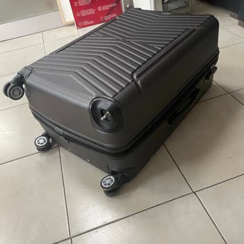 Saudia Havayolları Kırılan Valiz