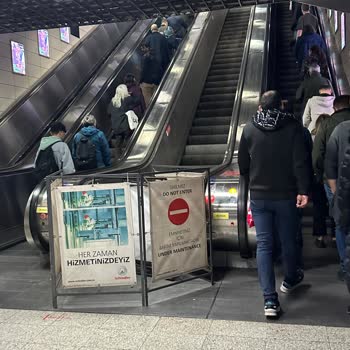 Sirkeci Marmaray Yürüyen Merdivenler