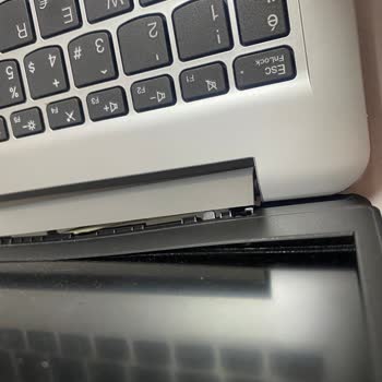 Lenovo Bilgisayar Lenovo Ideapad Kronik Menteşe Sorunu