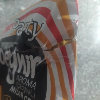 BİM Yırtık Paketli Ürünü Koli Bandı İle Kapatmış