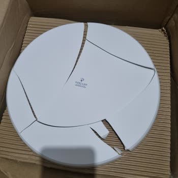 Porland Yemek Takimi Kirik Parçalar Gönderildi