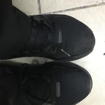 Adidas Ürününün Arkasında Durmuyor