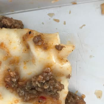 Bülent Börekçilik'de Kıymalının İçinden Kıllar Çıktı