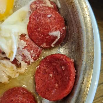 İkbal Dinlenme Tesisleri İkbal Bolu Tesisinde Su İçinde Yüzen Sucuklu Yumurta