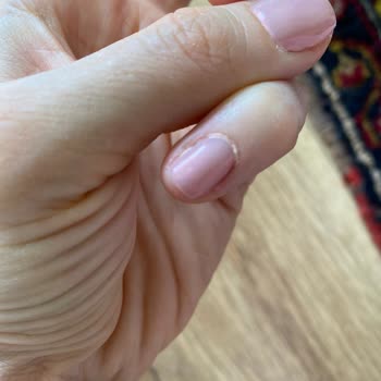 Esma Sema Güzellik Salonu Çok Kötü Kalıcı Oje Uygulaması!