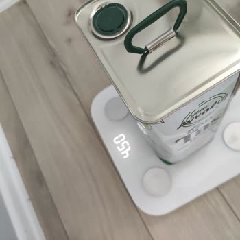 Ayvalık Naturel Zeytinyağı Tenekeler 0.5 Litre Eksik