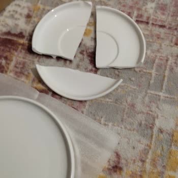 Karaca Züccaciye Yemek Takımı Kırık Geldi