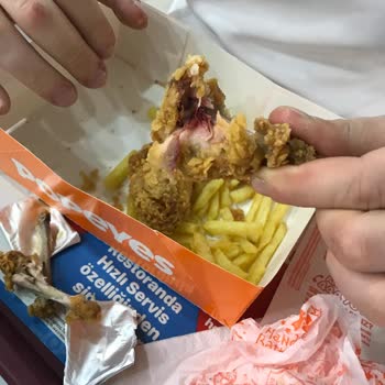 Tekira Popeyes Çalışanları Hijyen Ve Müşteriye Önem Verilmiyor
