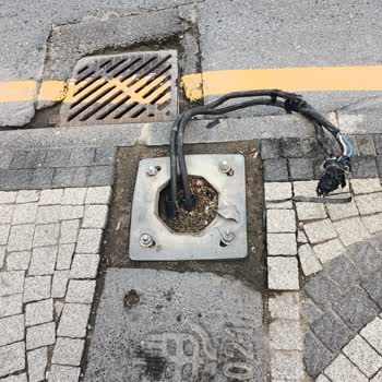 Boğaziçi Elektrik - Bedaş Sokak Lamba Kabloları Açıkta Duruyor