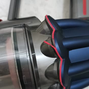 Dyson V12 İlk Kullanımda Deforme Olması