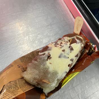 A101 Erimiş Sonradan Yine Dondurulmuş Magnum Dondurma Satıyor