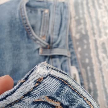 Mavi Pantolonun Kumaşı Eridi, Rengi Açıldı!