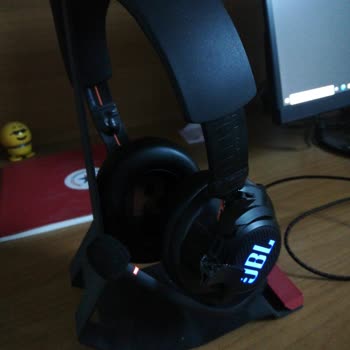 Aztek Teknoloji JBL Quantum 400 Bağlantı Yerindeki Plastiği Parçalandı