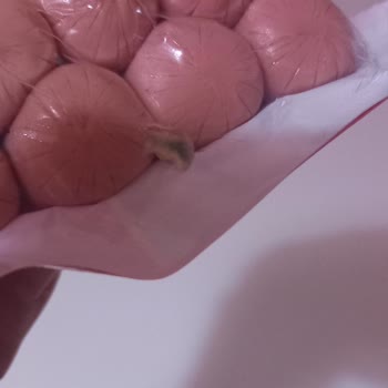 Keskinoğlu Piliç Sosisin İçinde Yeşil Bir Cisim Var.