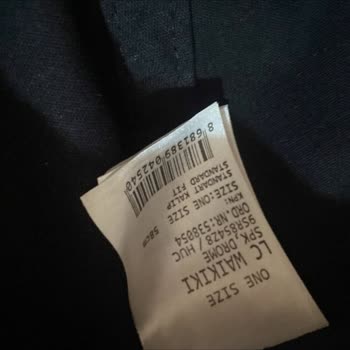 Dolap Satıcının Arkasında Durmuyor