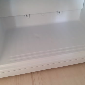 Arçelik Buzdolabının Raf Tutma Yerlerinde Kırık, İç Tabanda Çökmeler Var