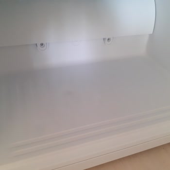 Arçelik Buzdolabının Raf Tutma Yerlerinde Kırık, İç Tabanda Çökmeler Var