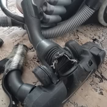 Electrolux Ultracaptic Süpürge Parçaları Kırılıyor, Lego Daha Sağlam!