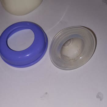 Lansinoh Biberon Ucunda Kahverengi Küf Şeklinde Lekeler