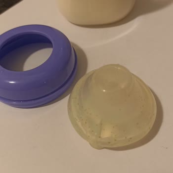 Lansinoh Biberon Ucunda Kahverengi Küf Şeklinde Lekeler