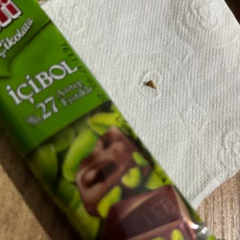 Eti Gıda Eti Çikolatadan Fıstık Kabuğu Çıktı!