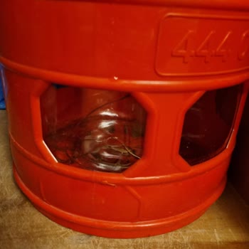 Hayat Su Hayat Cam Damacana Durduğu Yerde Kırılması