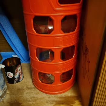 Hayat Su Hayat Cam Damacana Durduğu Yerde Kırılması