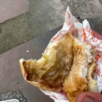 Popeyes Hamburgerin İçindeki Marul Bozuk