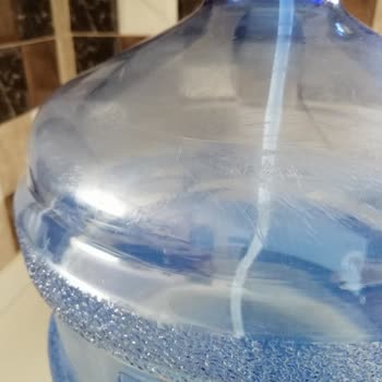 Hijyen Koşullarından Yoksun, Eski Damacanalar İle Gelen Pınar Su