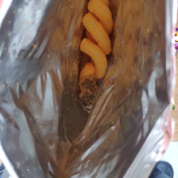 Cheetos İçerisinden Çıkan Belirsiz Şey