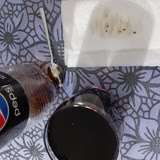 Pepsi Max 1 Litre İçinde Yoğun Bir Şekilde Tortular Var