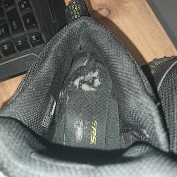 3 Ay Giyilen Outdoor Skechers Ayakkabı İç Kısımdan Parçalandı.