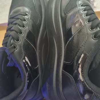 Elle Ayakkabı Hatasını Kabul Etmemesi Ve Yaşattığı Mağduriyet