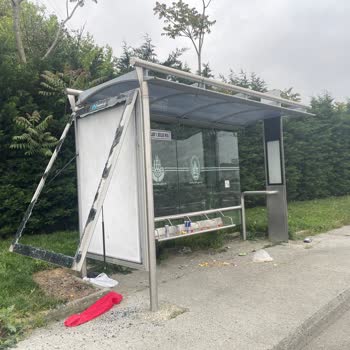 Istanbul Buyuksehir Belediyesi Iett Otobus Duraklari Bakimsizlik
