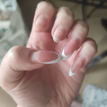 Aşkın Sever Beauty Center Dökülen Kirpik Dökülen Protez Tırnak