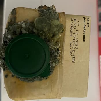 BİM Jucy Meyve Suyu Dolapta Beklerken SKT Geçmediği Halde Küflendi!