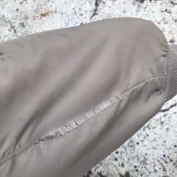 Zara Erkek Mont Dikiş Yerinden Patlaması