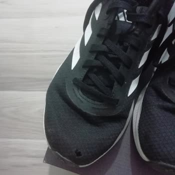 Marmara Park Boyner Mağazası Adidas Delik Şikayeti