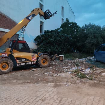 Seferihisar Belediyesi Yolların Bozuk Ve Düzensiz Olması