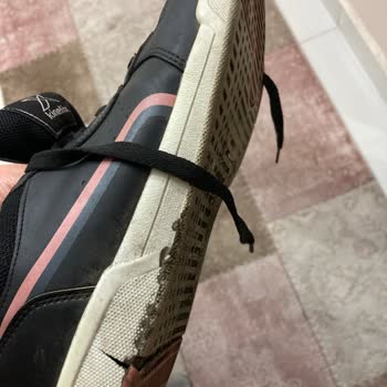 Kinetix Ayakkabı İki Ayda Parçalandı